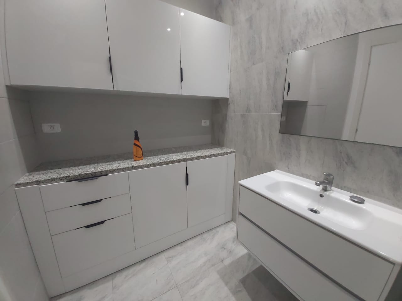 Ariana Ville El Menzah 6 Location Appart. 3 pices Bureau hall plus 3 espace