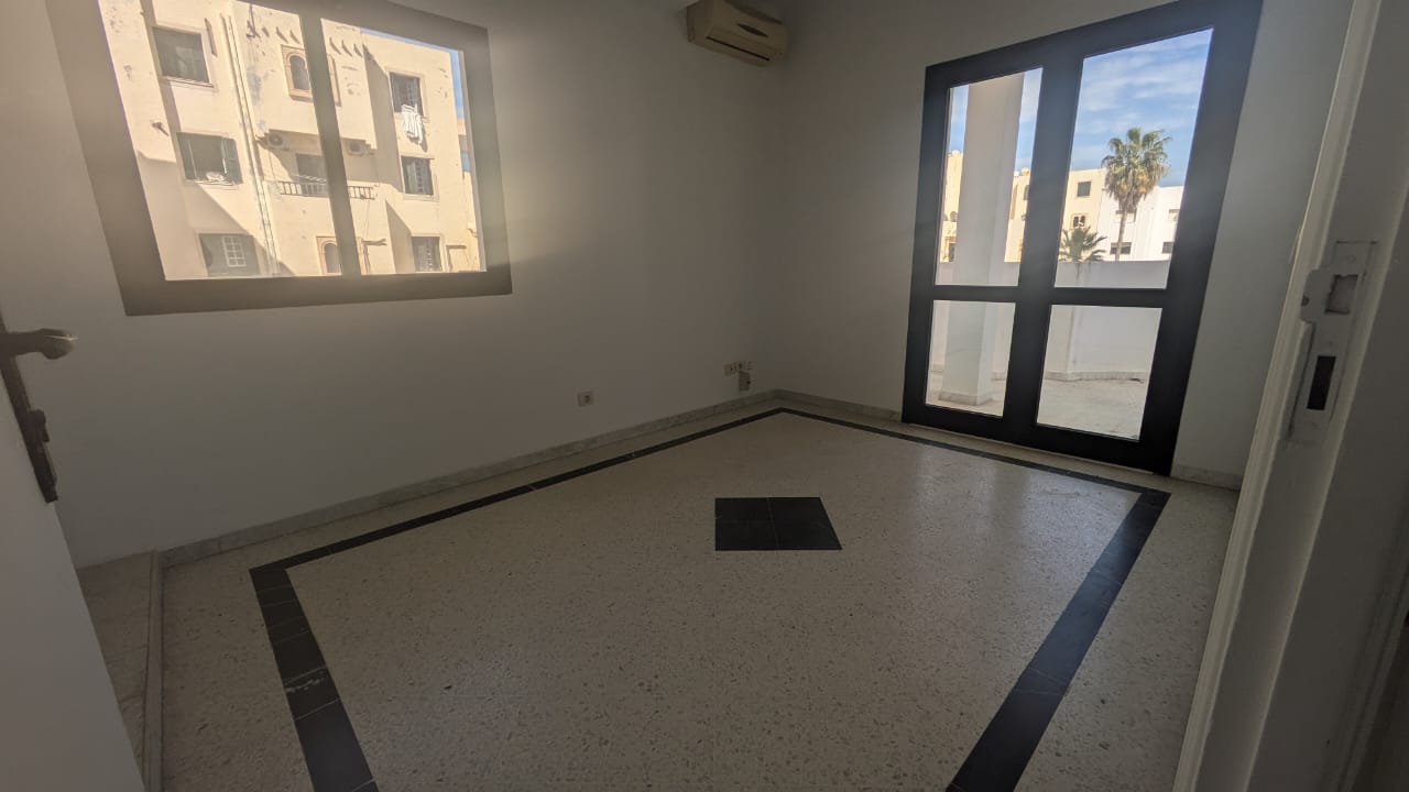 La Marsa Berge Du Lac Location Appart. 4 pices Bureau 5 espaces au lac 1