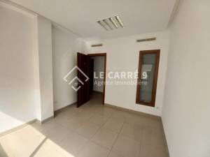 La Marsa Berge Du Lac Location Appart. 1 pice Un bureau h5 de 170m2 au lac 2