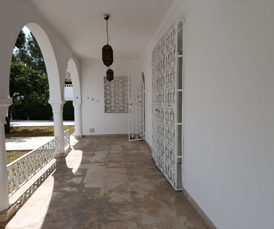 La Marsa Marsa Ennassim Location Appart. 4 pices Une villa meuble avec grand jardin et terrasses
