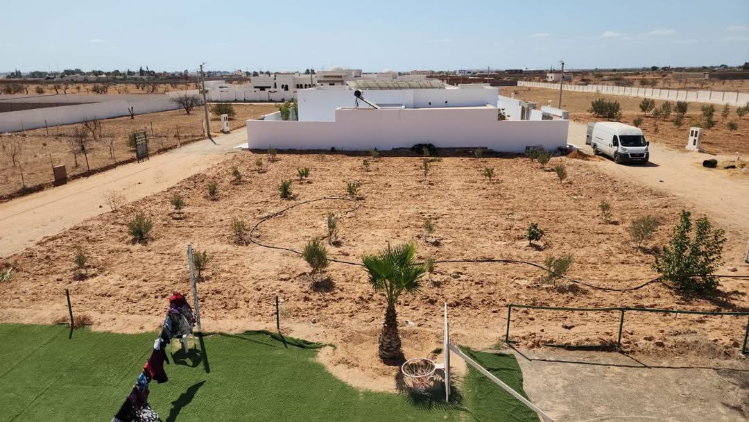 Sfax Est Merkez Chaker Terrain Terrain nu Terrain  menzel chaker compound el jinen