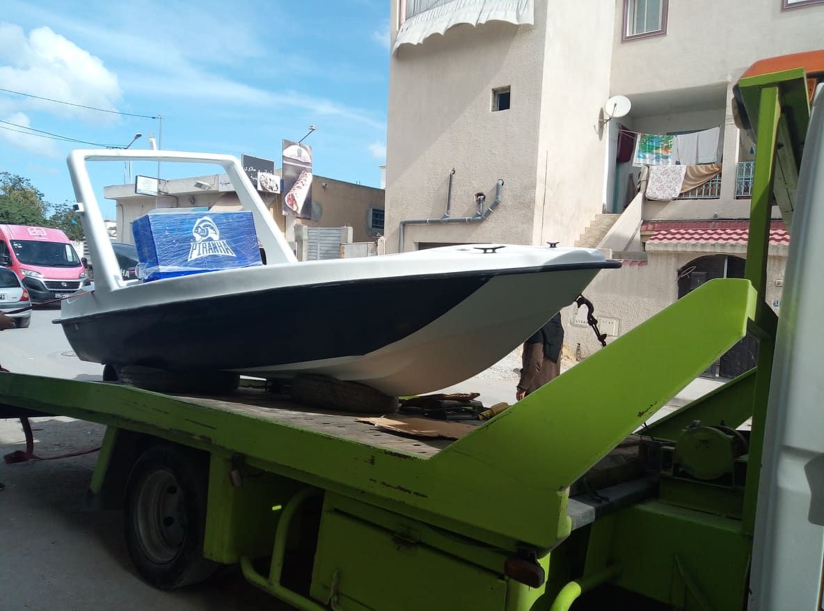 La Soukra Dar Fadhal Bateaux  moteurs Vedette Bateau pour 5 personne
