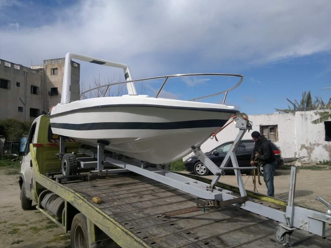 La Soukra Dar Fadhal Bateaux  moteurs Vedette Bateau pour 5 personne