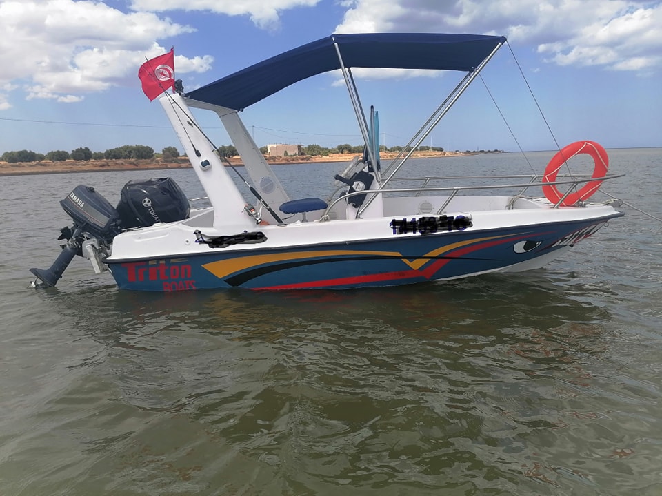 La Soukra Dar Fadhal Bateaux  moteurs Vedette Bateau pour 5 personne