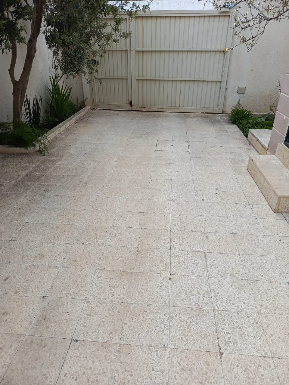 Ariana Ville Riadh Landlous Location Maisons Joli etage de villa  riadh el andalous