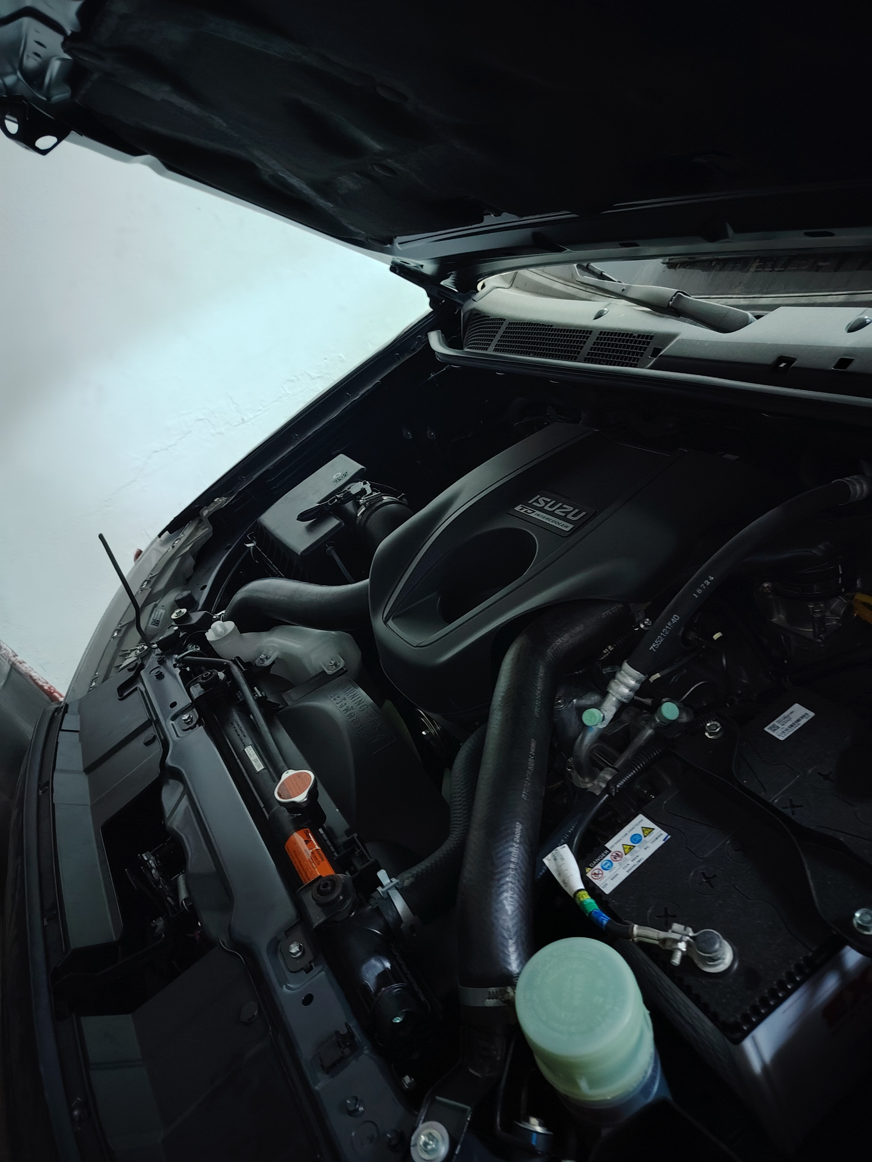 El Omrane Ras Tabia Isuzu D-Max Une jolie dmax saoudienne