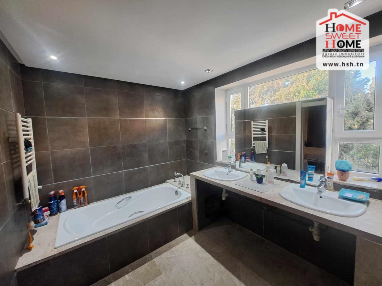 La Marsa Marsa Ennassim Location Appart. 5 pices+ Etage s4 virelia meubl  la marsa nassim