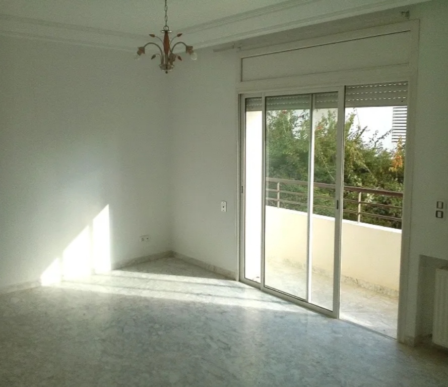 Ain Zaghouan Ain Zaghouan Location Appart. 3 pices S2 cote carrefour la marsa