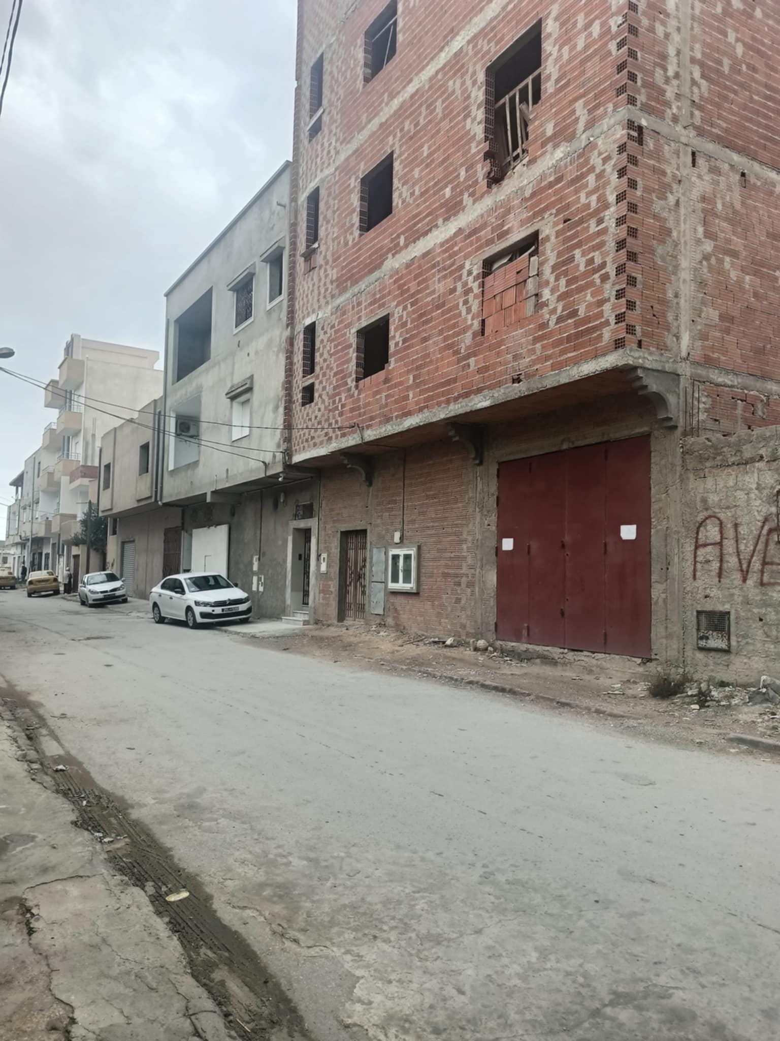 Sidi Hassine Sidi Hassine Vente Surfaces Une btisse   sidi hassine