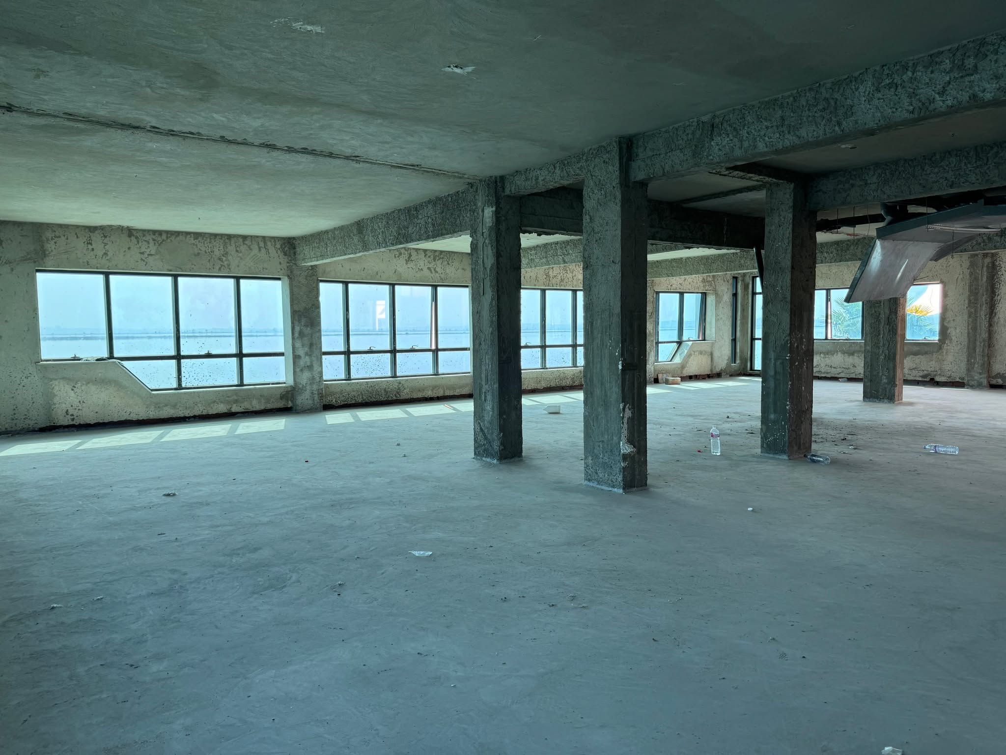La Marsa Berge Du Lac Bureaux & Commerces Bureau Immeuble 4450 m2 retap  neuf au berge du lac 1