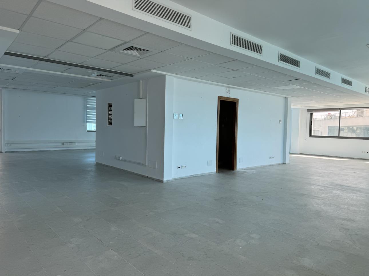 La Marsa Berge Du Lac Bureaux & Commerces Bureau Super bureau 2300 m2 haut standing au lac 2