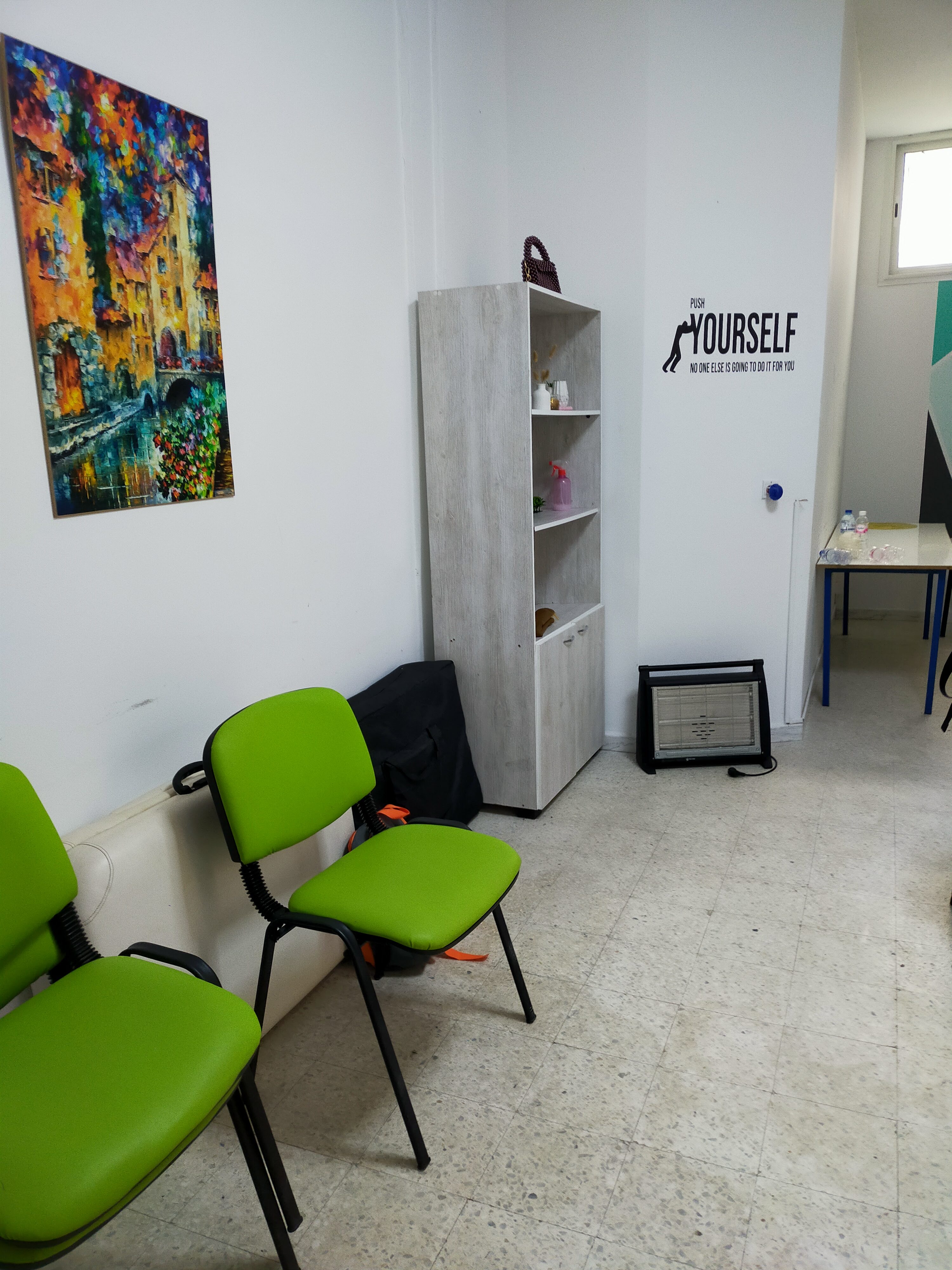 Bab Bhar Bab Bhar Location Appart. 3 pices Bureau open space rdc en plein centre ville tunis
