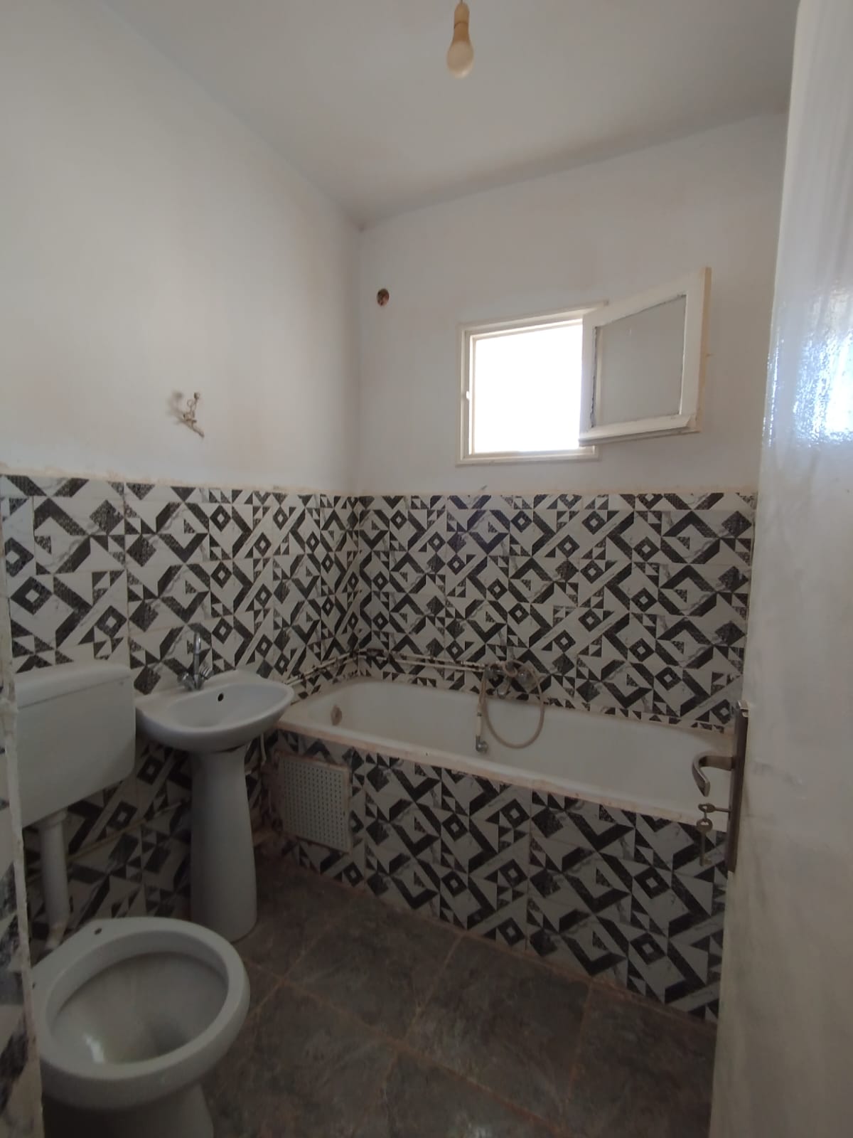 Cite El Khadra Cite El Khadra Vente Appart. 3 pices Joli appartement s2  cit el khadra