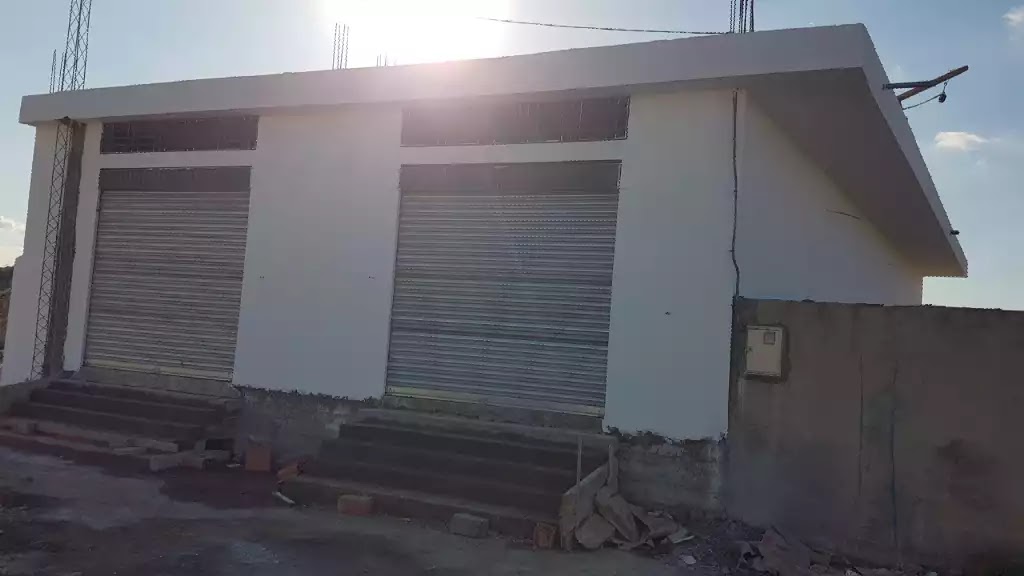 La Soukra Chotrana 1 Bureaux & Commerces Atelier,Garage Dpt a ct complexe sportif borj louzir