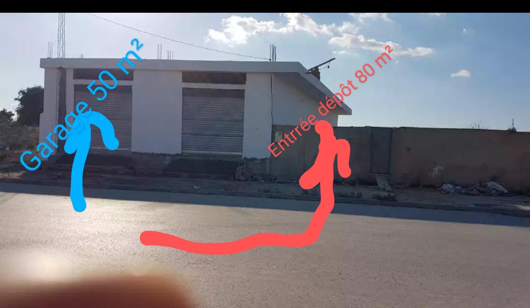 La Soukra Chotrana 1 Bureaux & Commerces Atelier,Garage Dpt a ct complexe sportif borj louzir