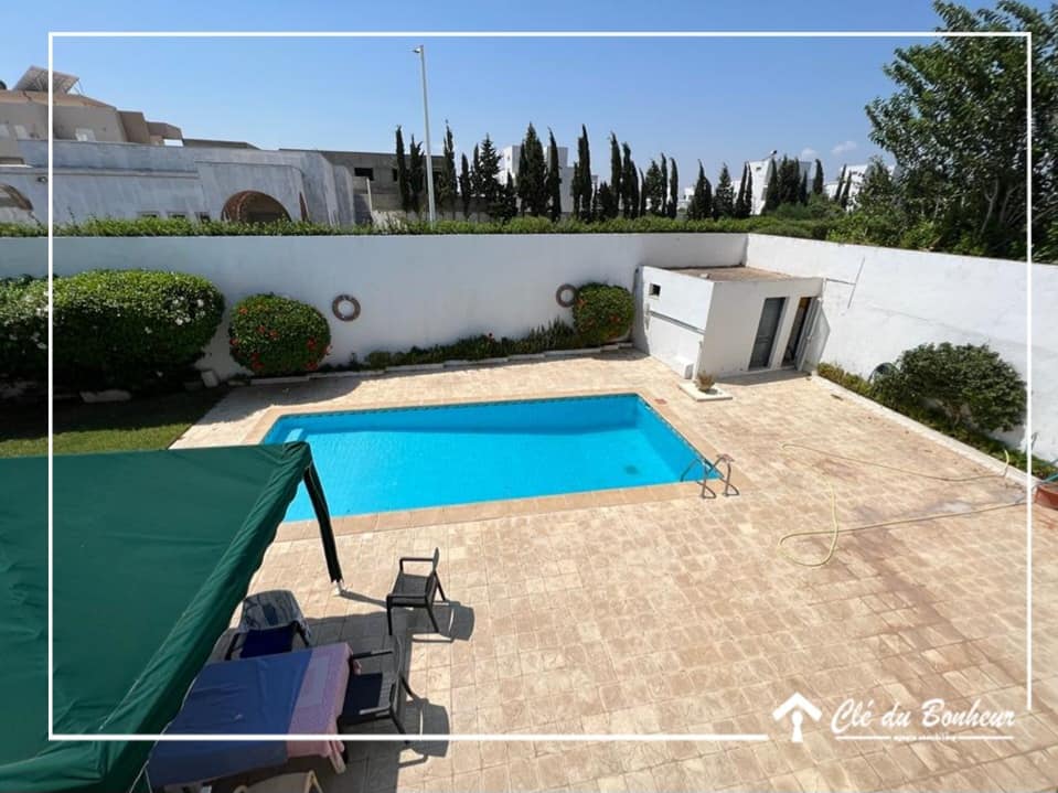 La Soukra La Soukra Vente Maisons Villa de 1140 m avec piscine  la soukra