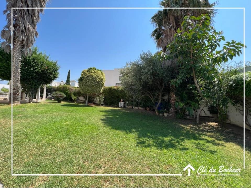 La Soukra La Soukra Vente Maisons Villa de 1140 m avec piscine  la soukra