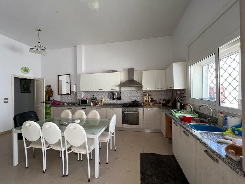 La Soukra La Soukra Vente Maisons Villa de 1140 m avec piscine  la soukra