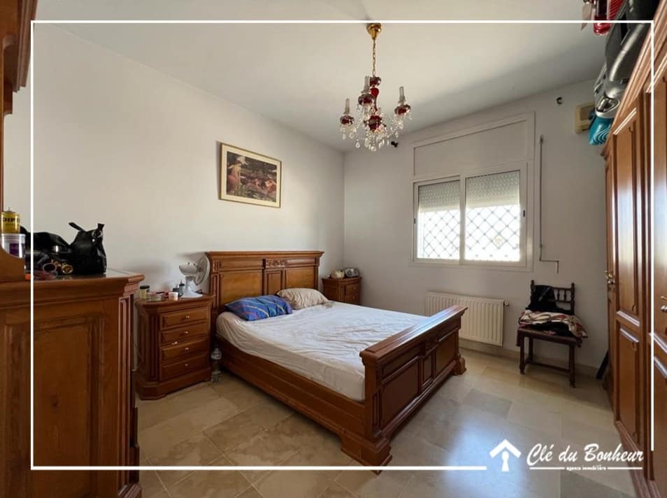 La Soukra La Soukra Vente Maisons Villa de 1140 m avec piscine  la soukra