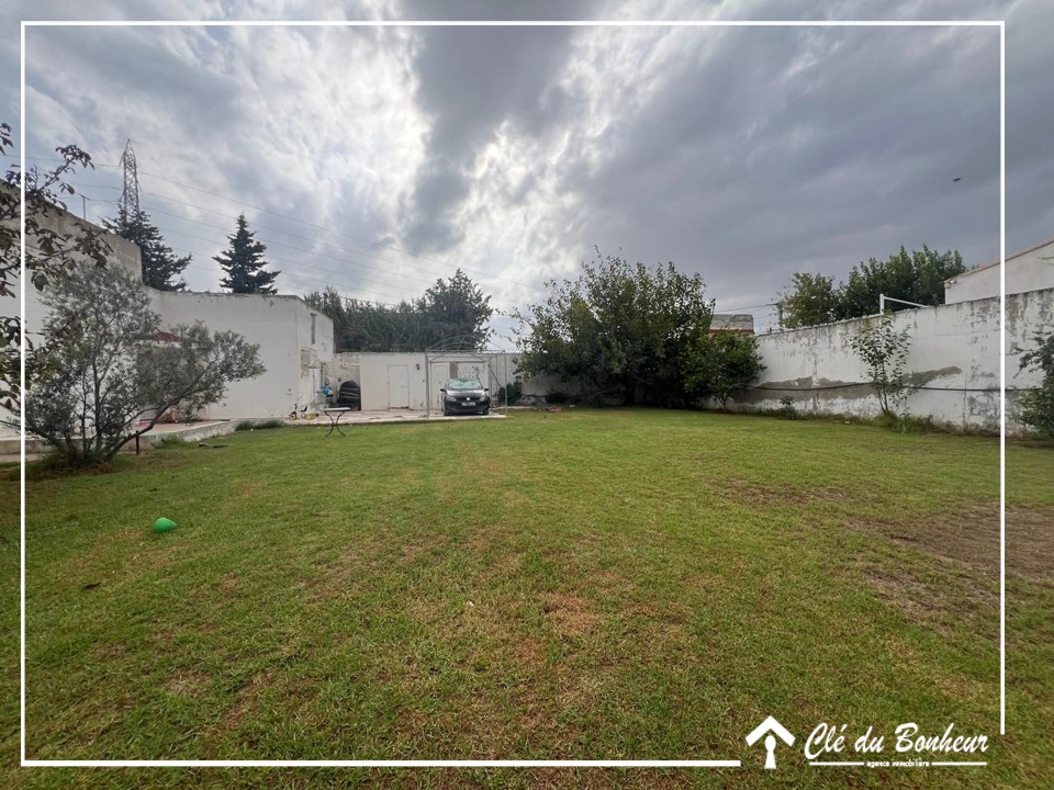 La Marsa Cite Bhar Lazreg Terrain Terrain nu Terrain avec studio  bhar lazrak