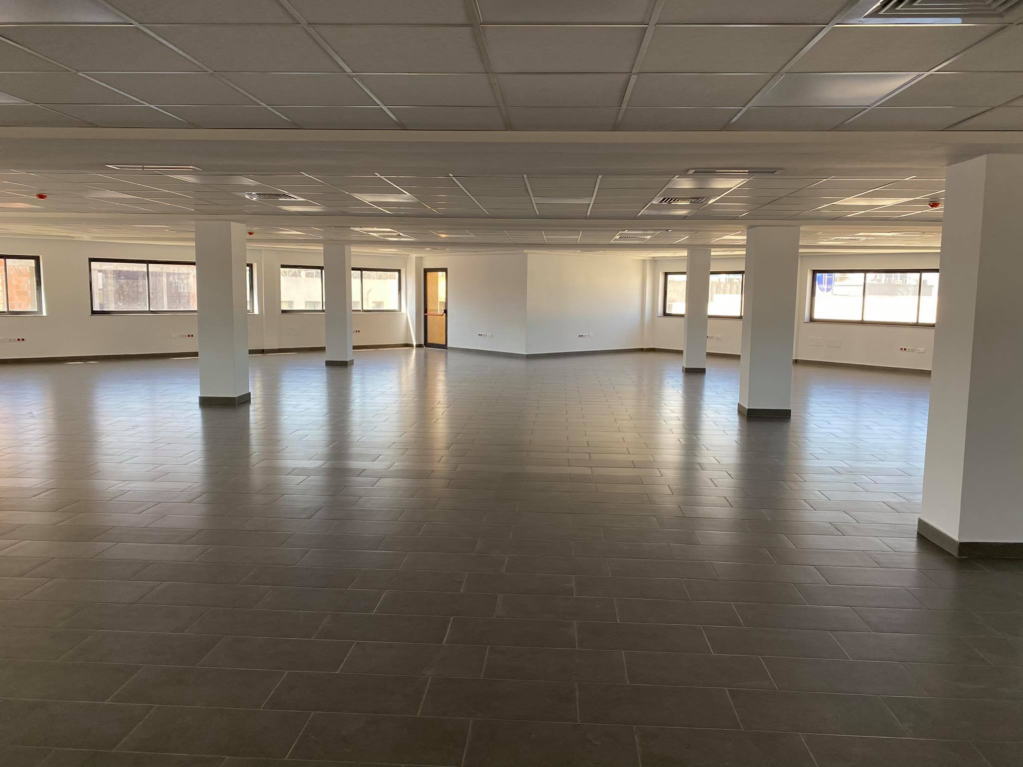 El Kram Le Kram Ouest Location Surfaces Open space de 700 m au lac 3