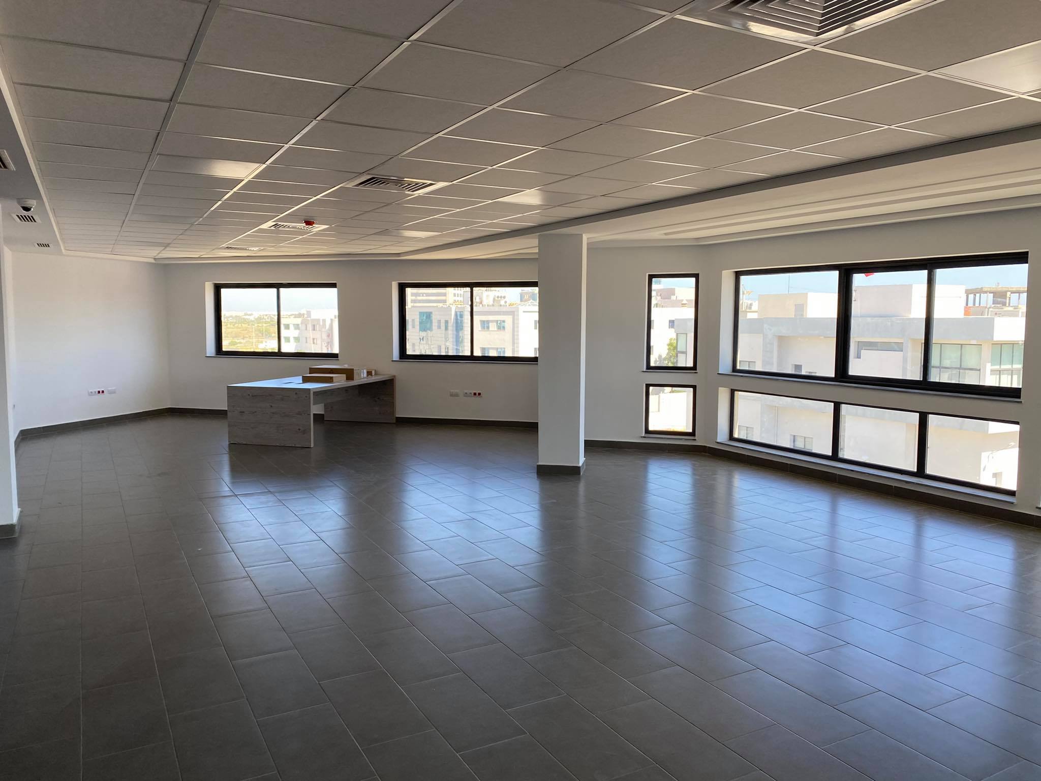 El Kram Le Kram Ouest Location Surfaces Open space de 700 m au lac 3