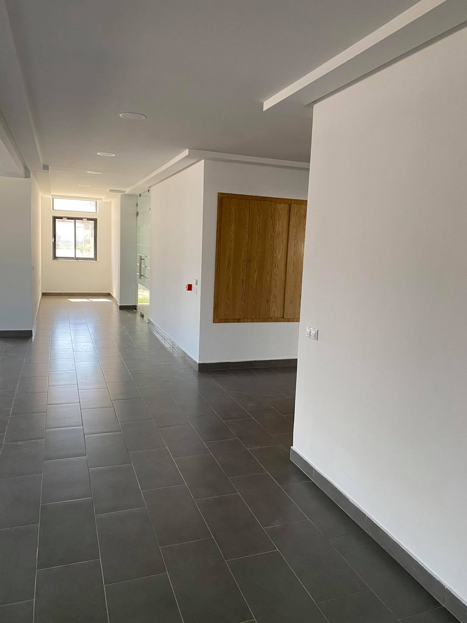 El Kram Le Kram Ouest Location Surfaces Open space de 700 m au lac 3