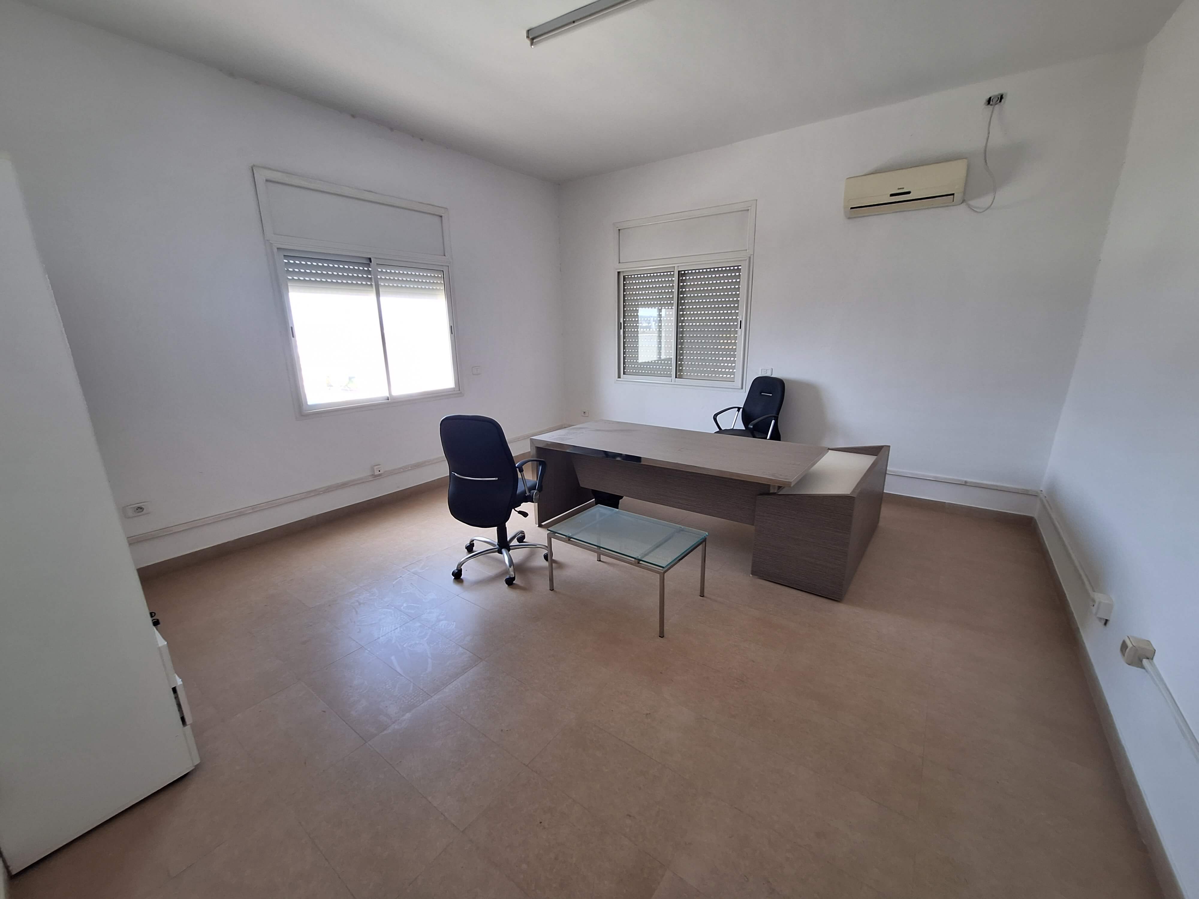 Fouchana Zone Industrielle El Meghira Location Appart. 1 pice A  un bureau 5 pices fouchena ref460a
