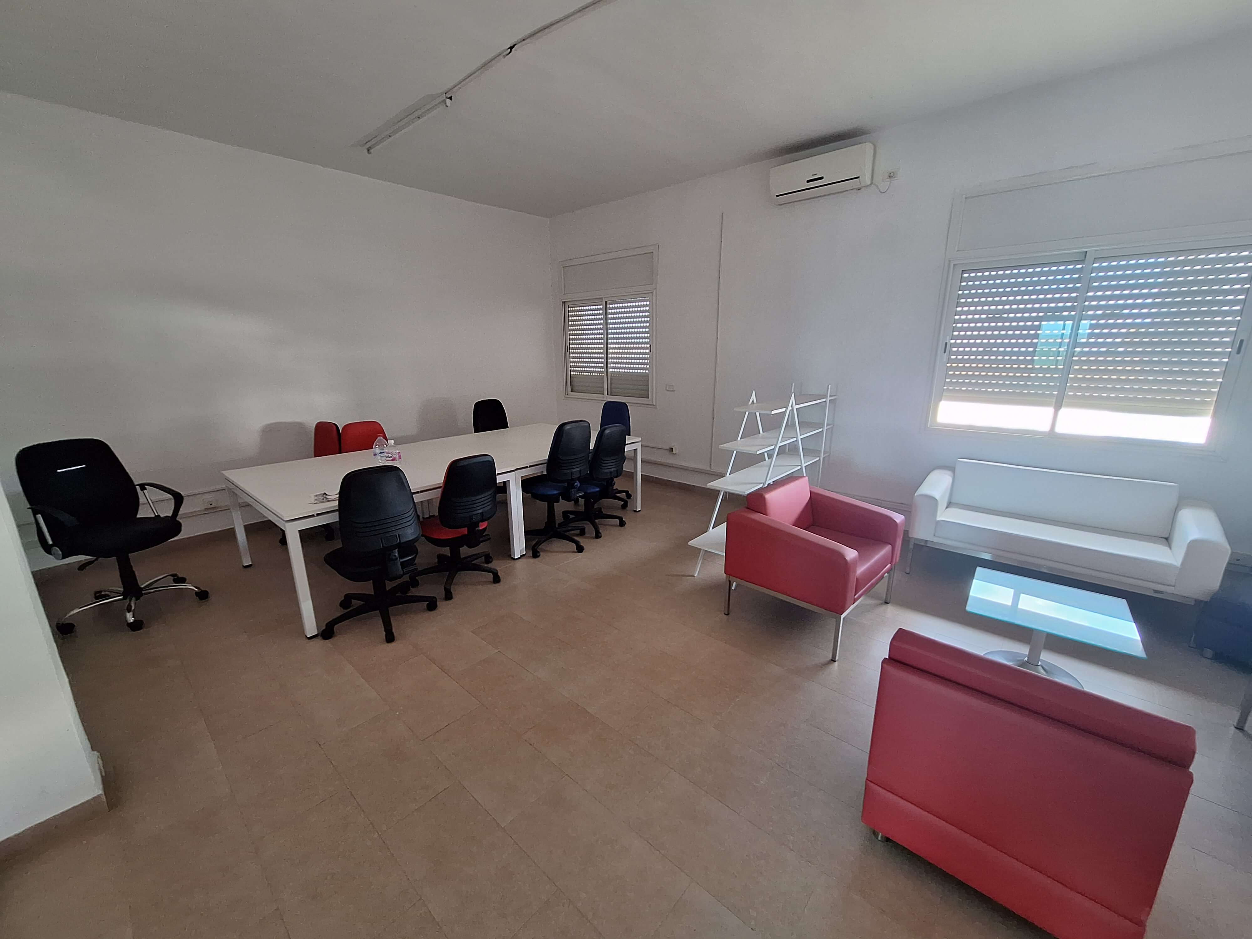 Fouchana Zone Industrielle El Meghira Location Appart. 1 pice A  un bureau 5 pices fouchena ref460a