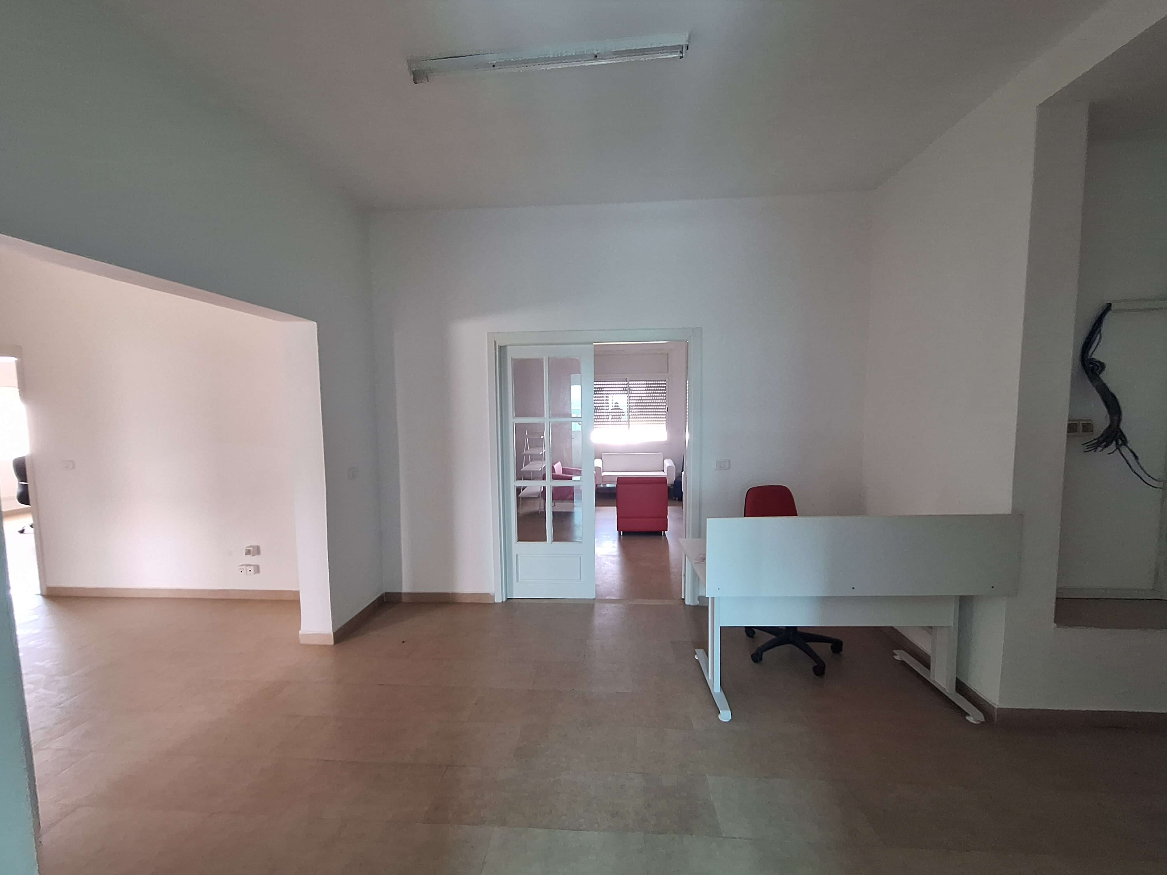 Fouchana Zone Industrielle El Meghira Location Appart. 1 pice A  un bureau 5 pices fouchena ref460a