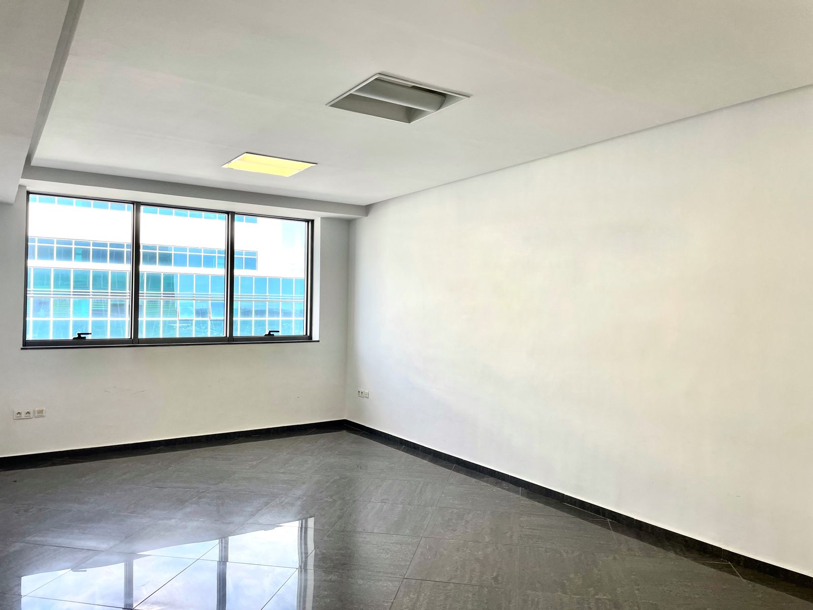 Cite El Khadra Zone urbaine nord Bureaux & Commerces Bureau Bureau h3 de centre urbain nord