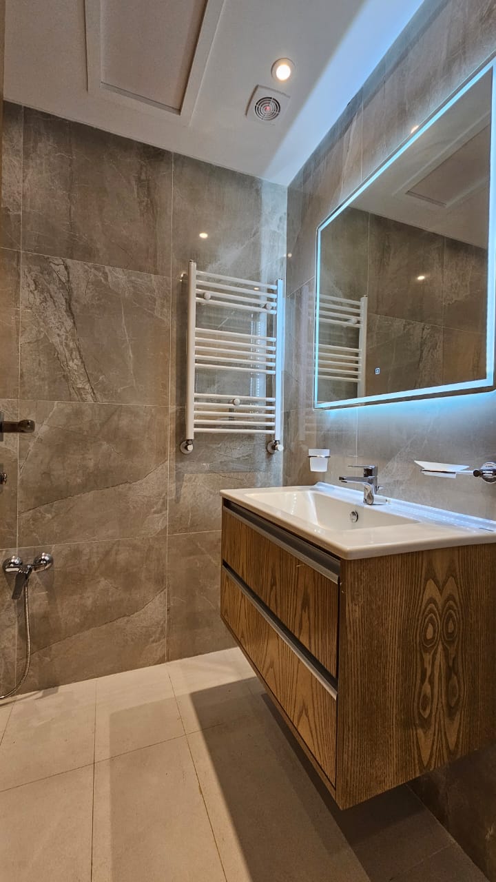 La Soukra La Soukra Location Appart. 4 pices S3 neuf grand terrasse soukra