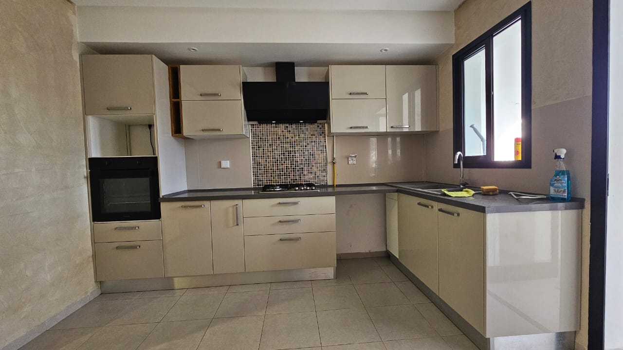 La Soukra La Soukra Location Appart. 4 pices S3 neuf grand terrasse soukra