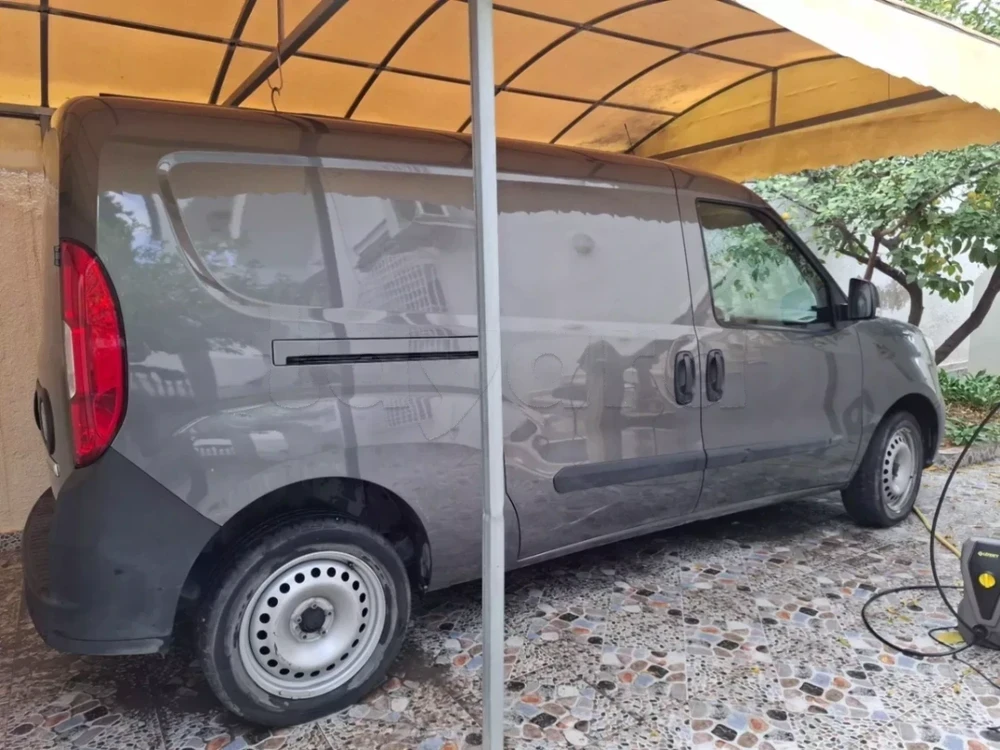 El Mourouj El Mourouj Fiat Doblo Fiat doblo maxi 61000km 3 ans et demi