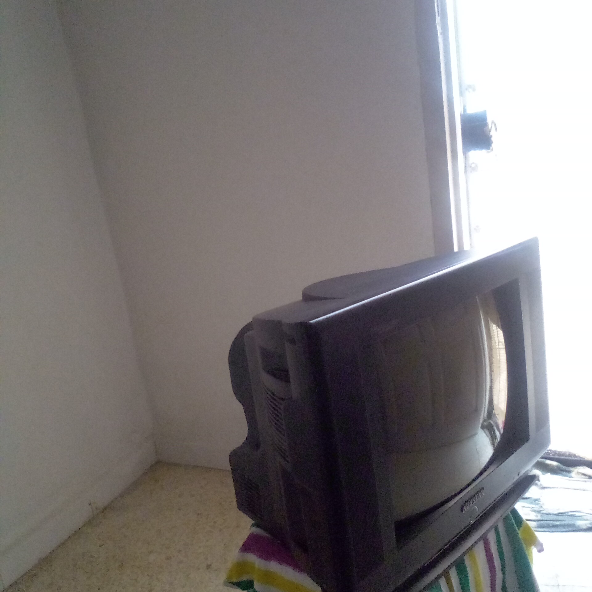 Fouchana Cite El Misk Tlviseur Tube Cathodique Tv a 100 dt seulement negociable