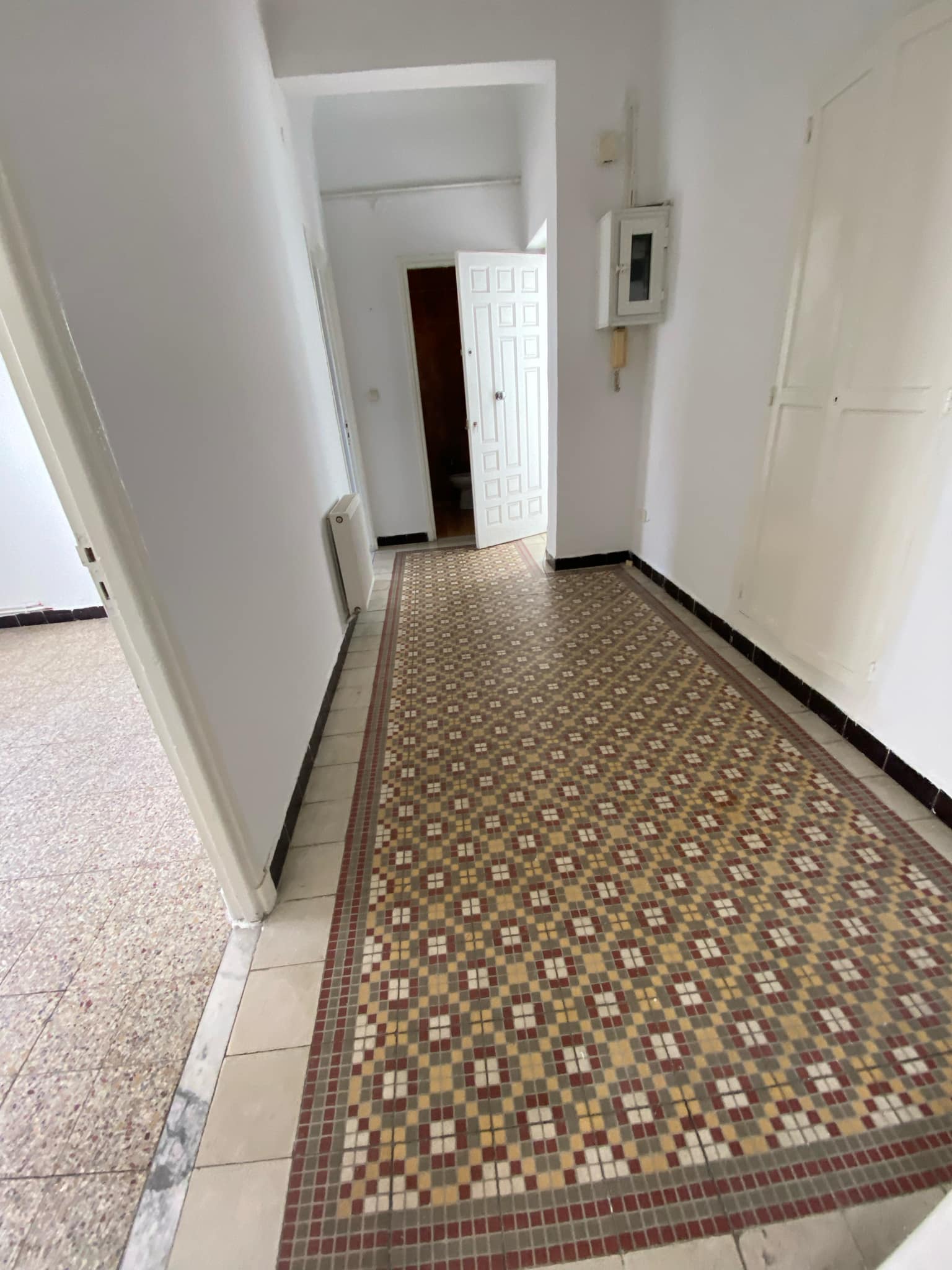 Bab Bhar Hedi Chaker Location Appart. 3 pices Un hall 2 a lafayette