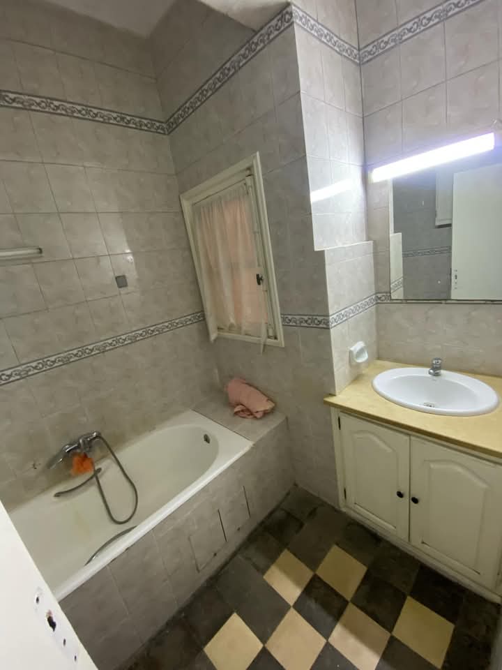 Bab Bhar Hedi Chaker Location Appart. 4 pices Un s3 meubl lafayette