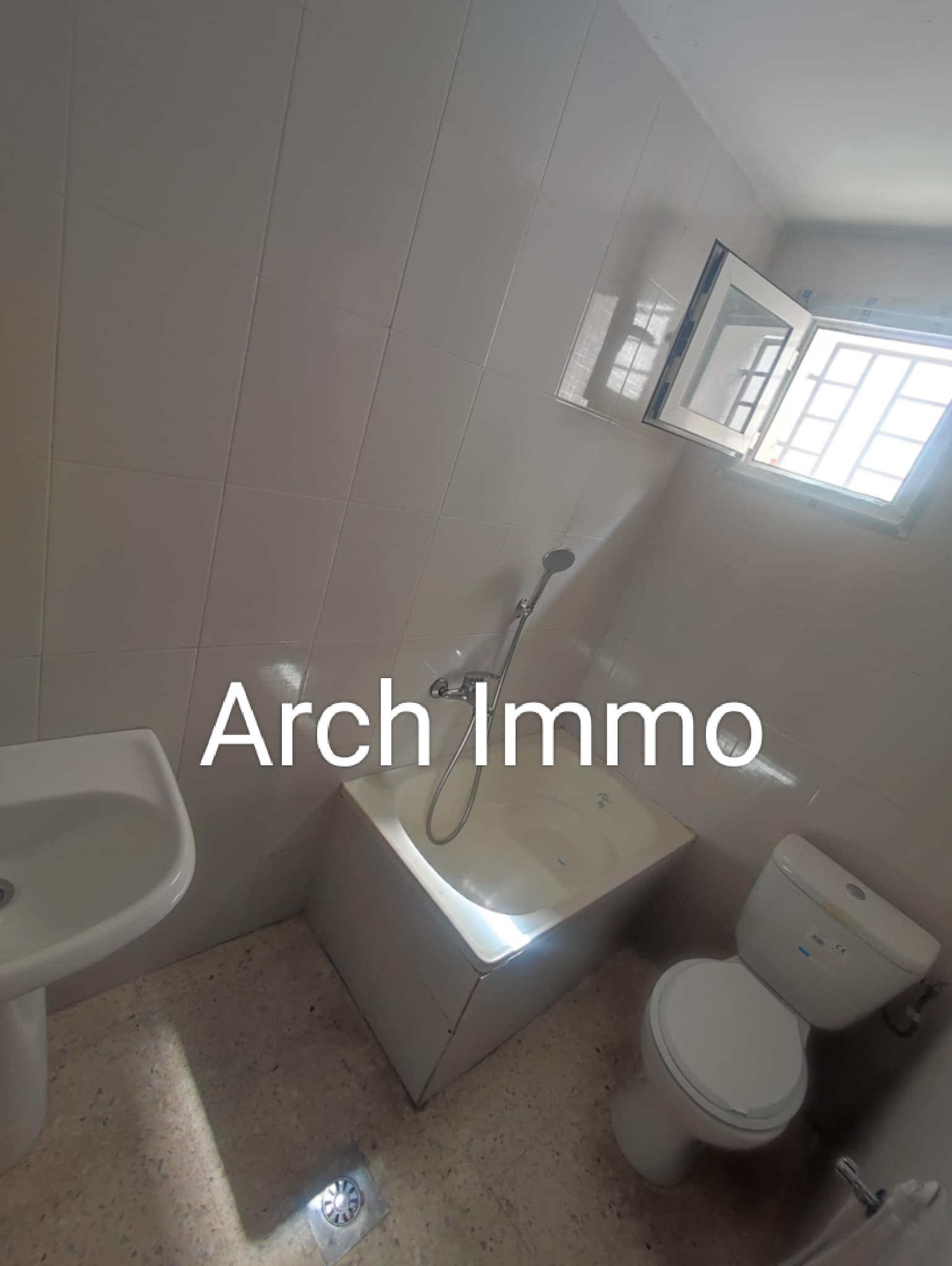 Bab Bhar Habib Thameur Location Appart. 4 pices Un ap s3 au passage