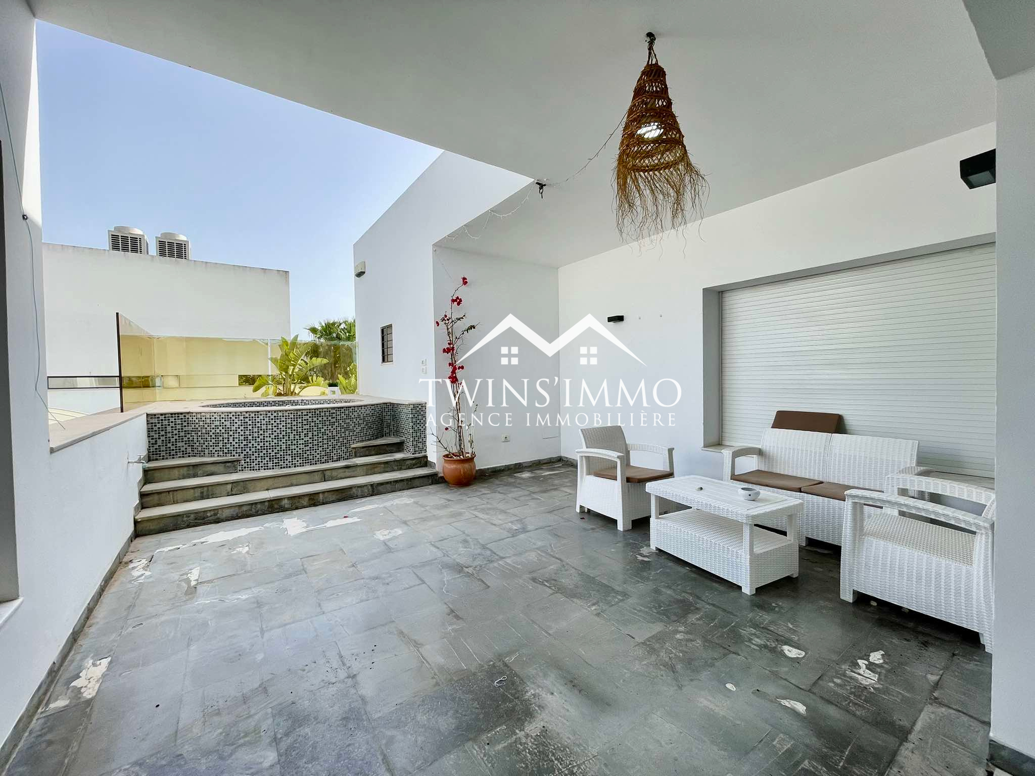 La Marsa Marsa Ennassim Location Appart. 4 pices tage de villa s4 semi meubl  la marsa