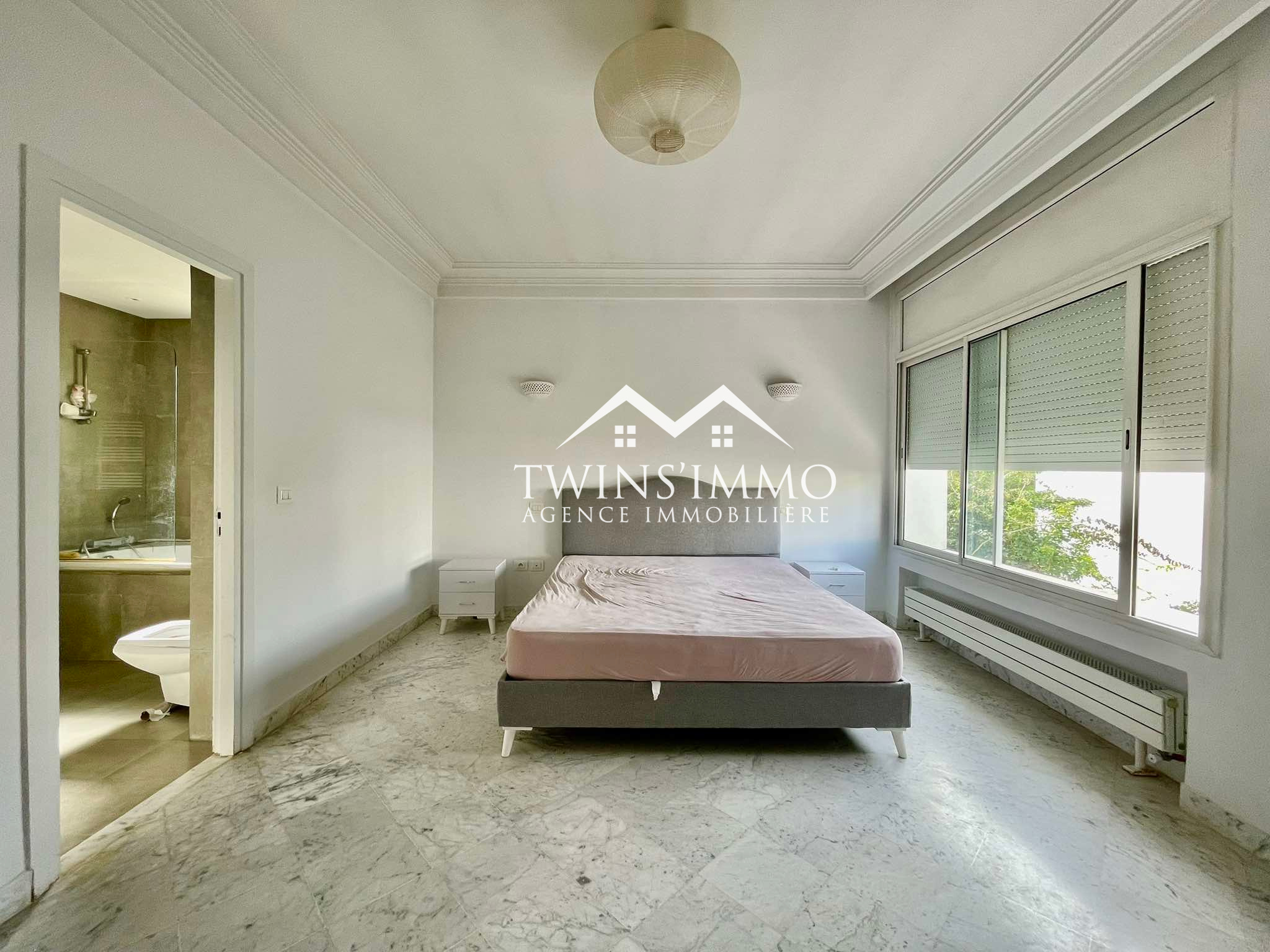 La Marsa Marsa Ennassim Location Appart. 4 pices tage de villa s4 semi meubl  la marsa