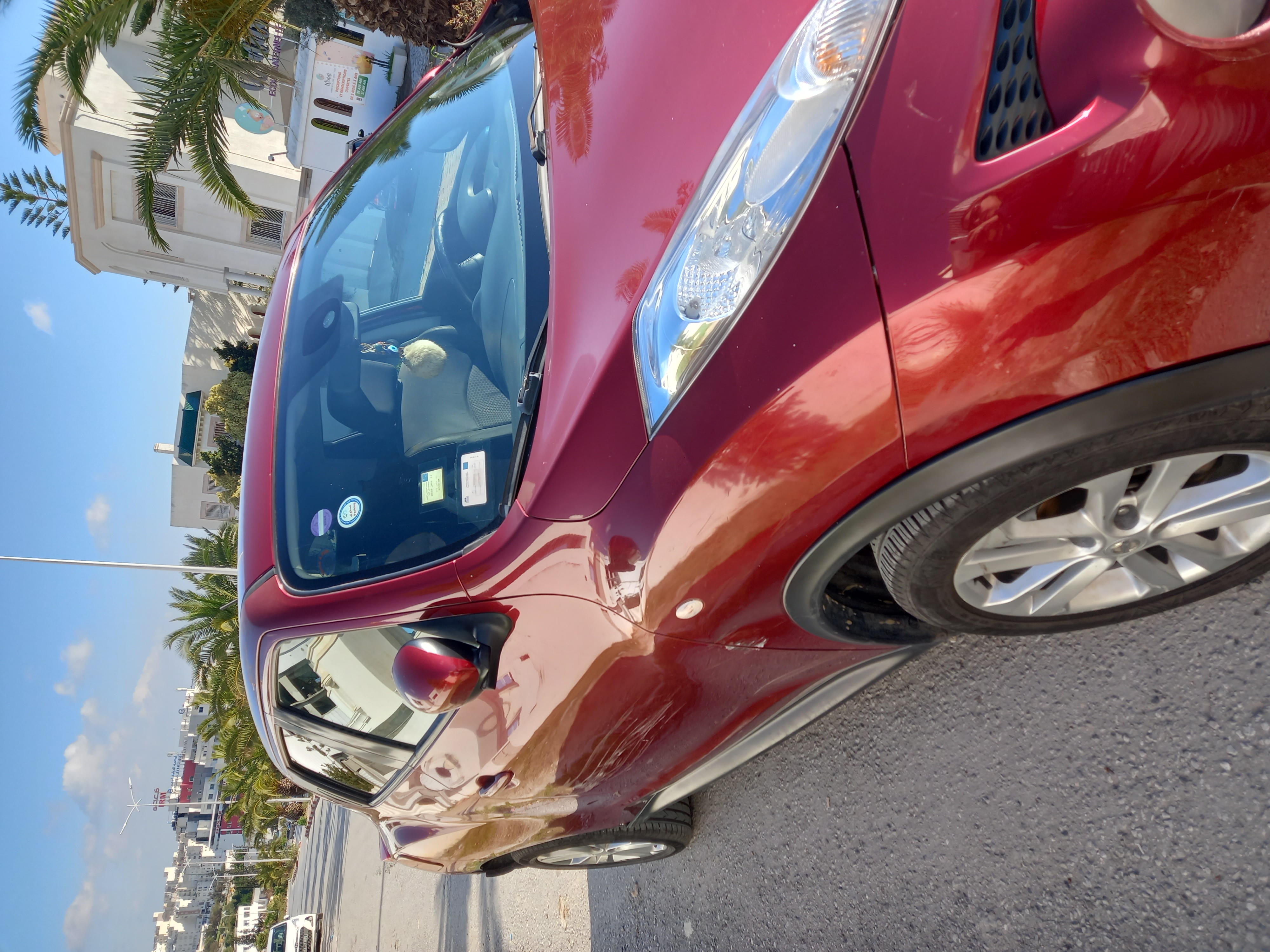 Ariana Ville Ariana Nissan JX-20 Nissan juke rouge bordeaux