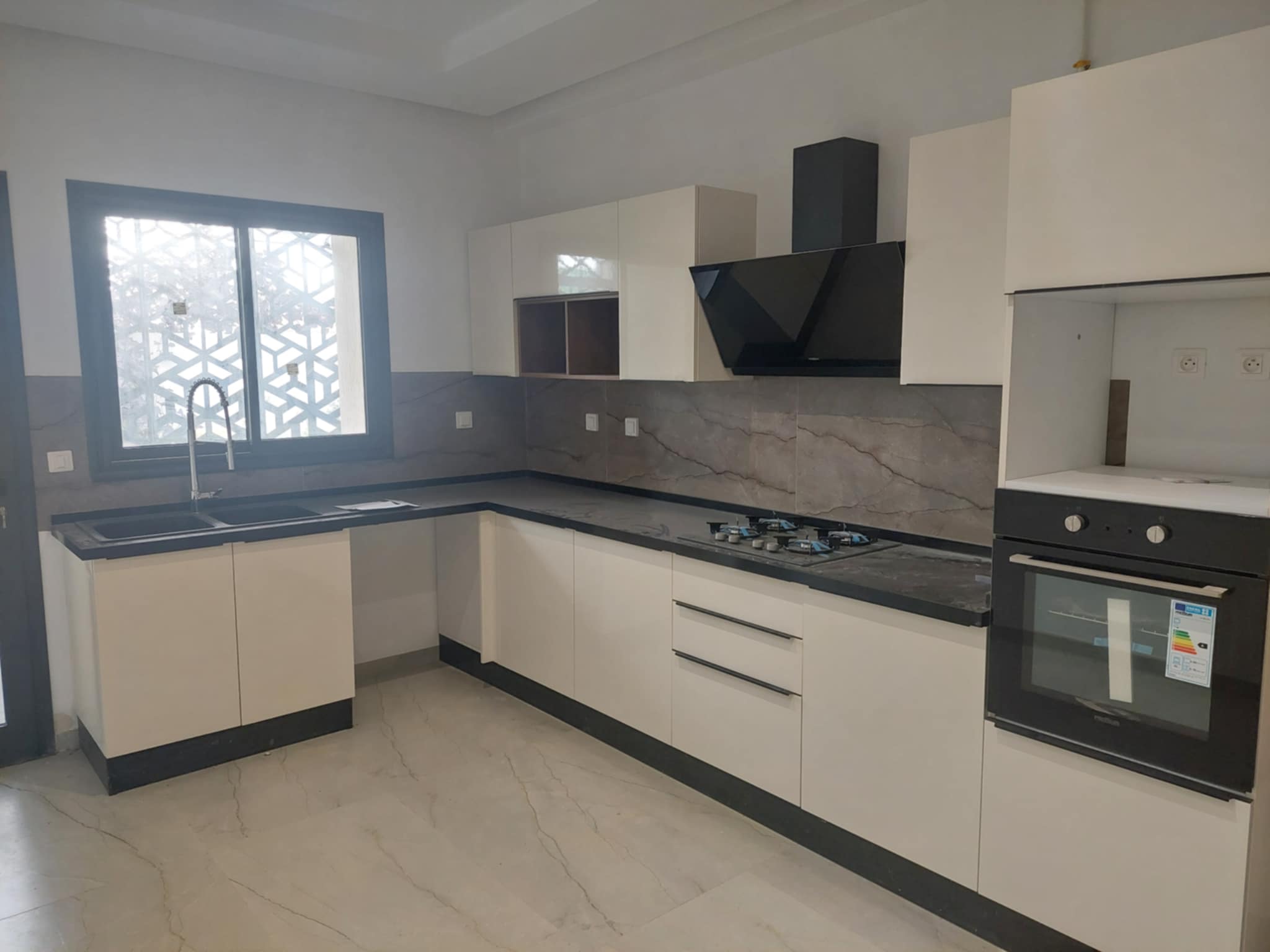 La Soukra Chotrana 1 Location Appart. 4 pices Appartement neuf