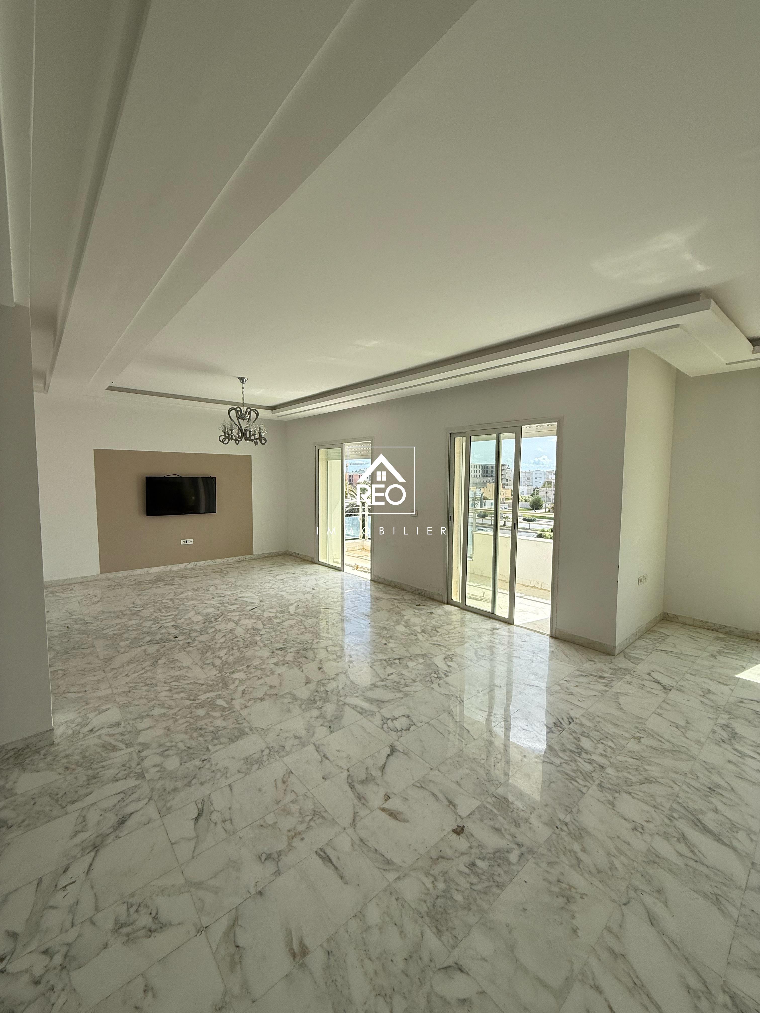 Ain Zaghouan Ain Zaghouan Location Appart. 3 pices Luxueux appartement 200m s3