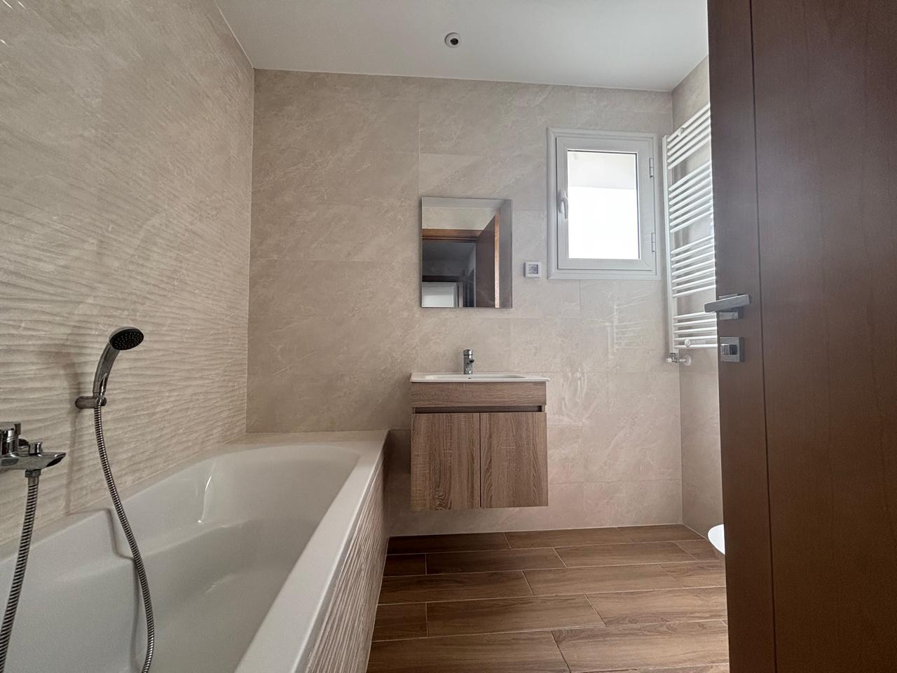 La Soukra La Soukra Location Appart. 4 pices Appartement s3  la soukra park