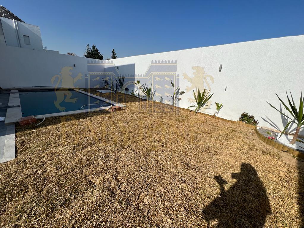 La Soukra Chotrana 3 Location Maisons Villa s4 avec piscine  la soukra