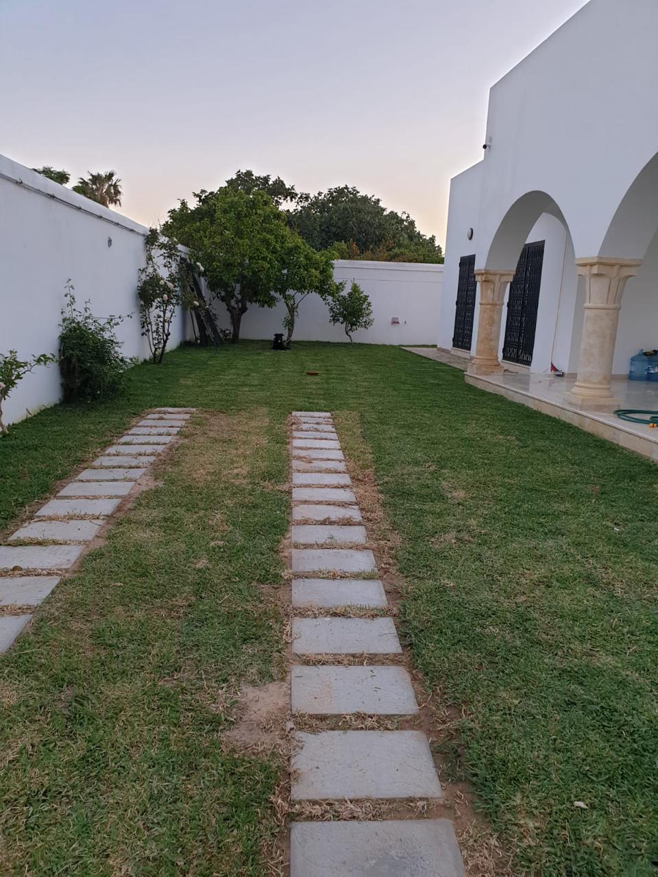 Hammamet Hammamet Vente Appart. 5 pices+ Manifique grande villa neuf