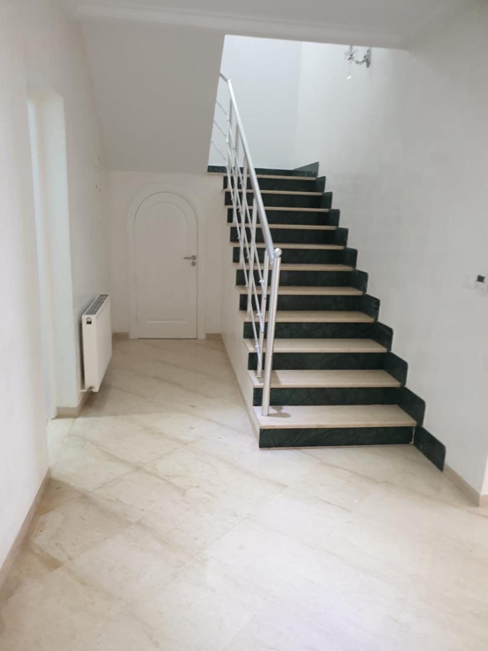 Hammamet Hammamet Vente Appart. 5 pices+ Manifique grande villa neuf