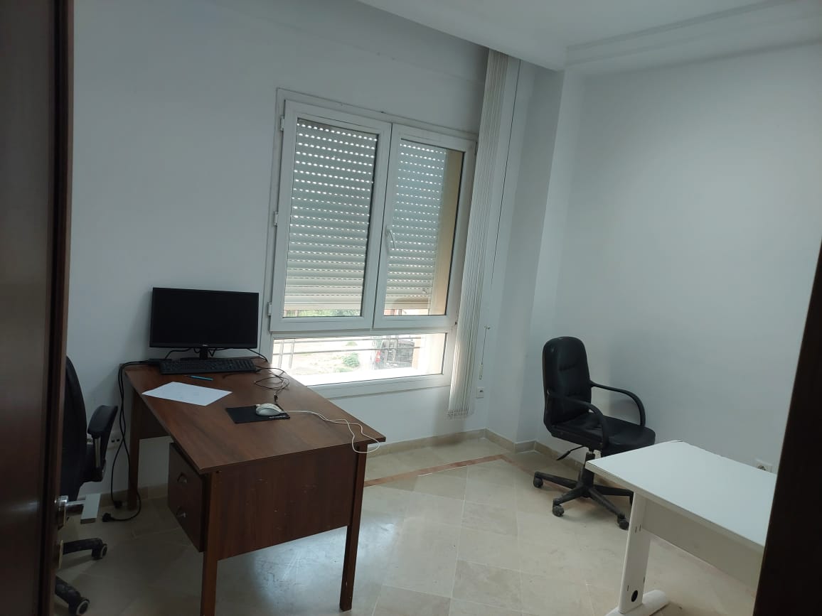 Ariana Ville Borj El Baccouche Location Appart. 4 pices Appartement hall 4