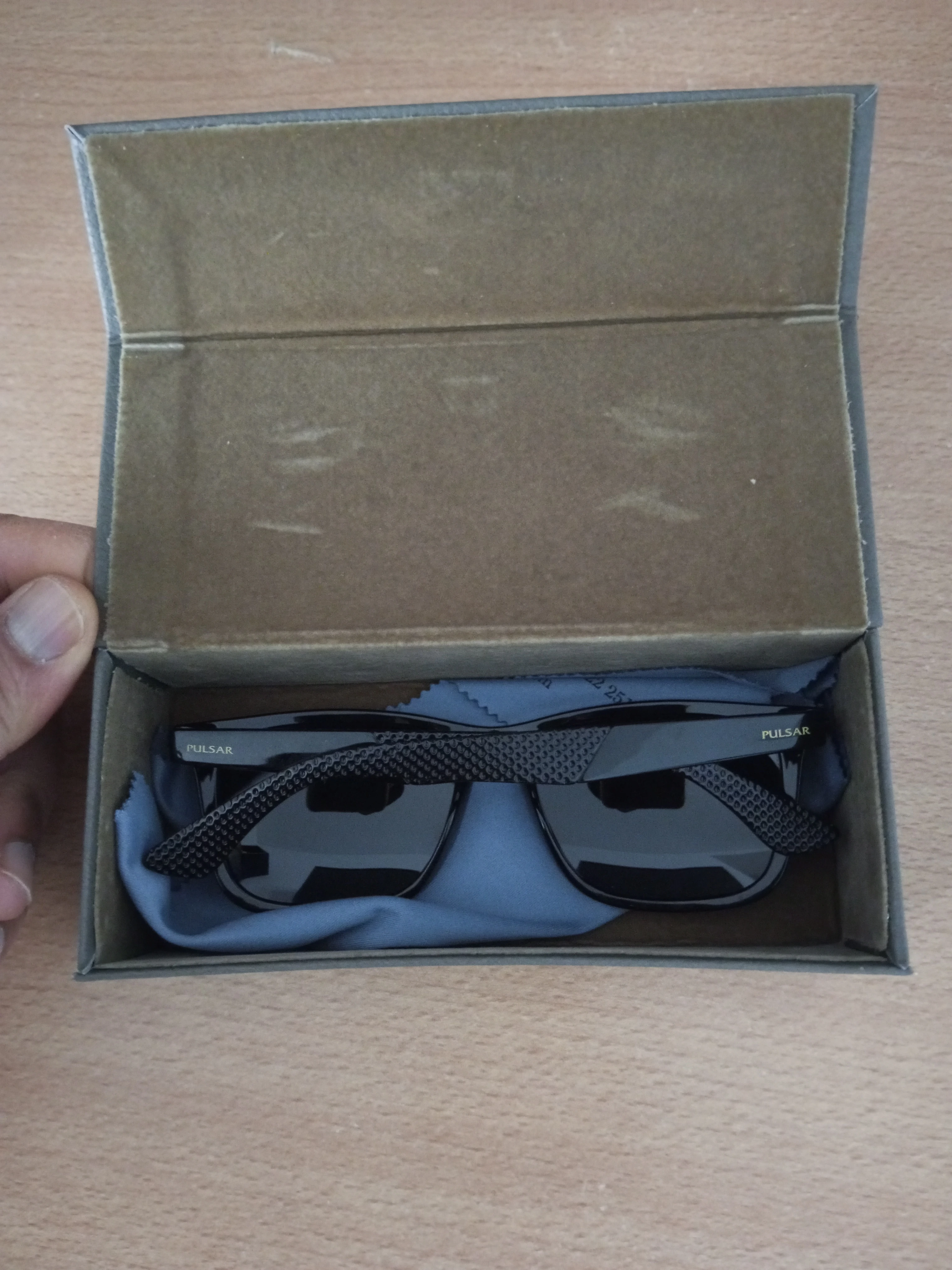 Fouchana Fouchana Autre Autre Lunette solaire pulsar presque neuf