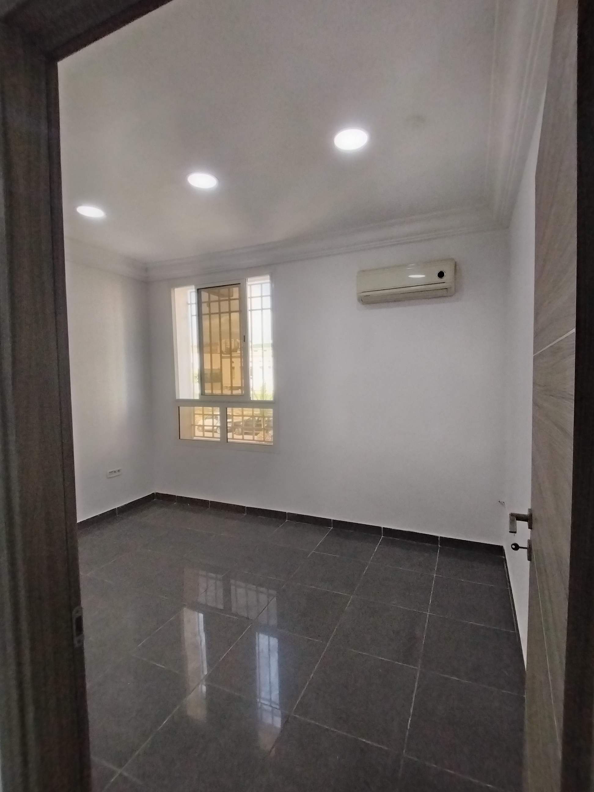 Ariana Ville Cite Ennasr 2 Bureaux & Commerces Bureau Bureau s1  avec une superficie de 50 m2